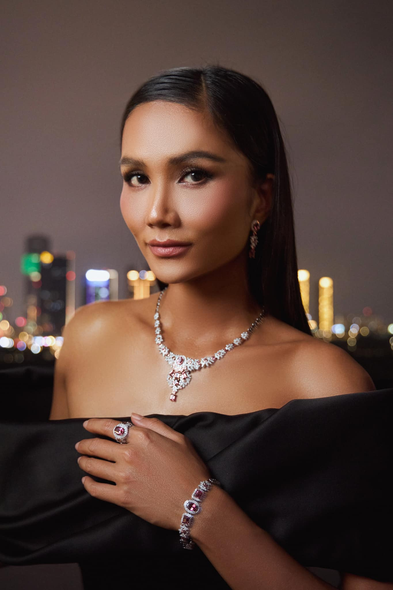 Hoa hậu H'Hen Niê.