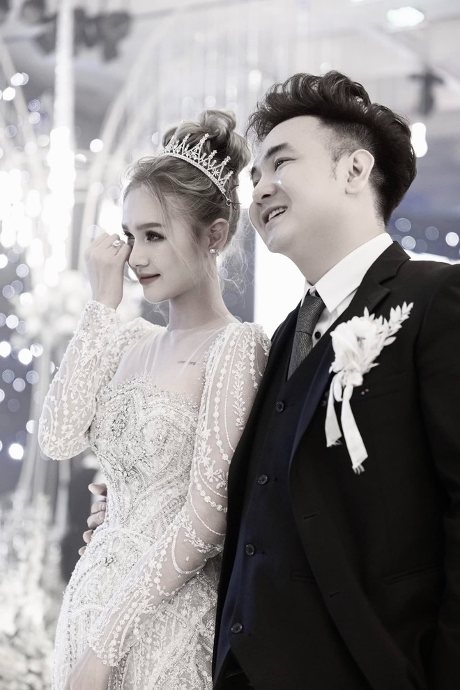 Hình ảnh trong thông báo chia tay của cặp đôi