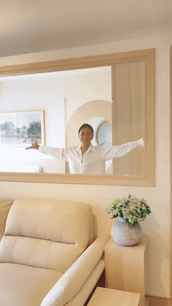 Chỉ sau 1 năm kết hôn, cặp đôi tậu thêm nhà mới