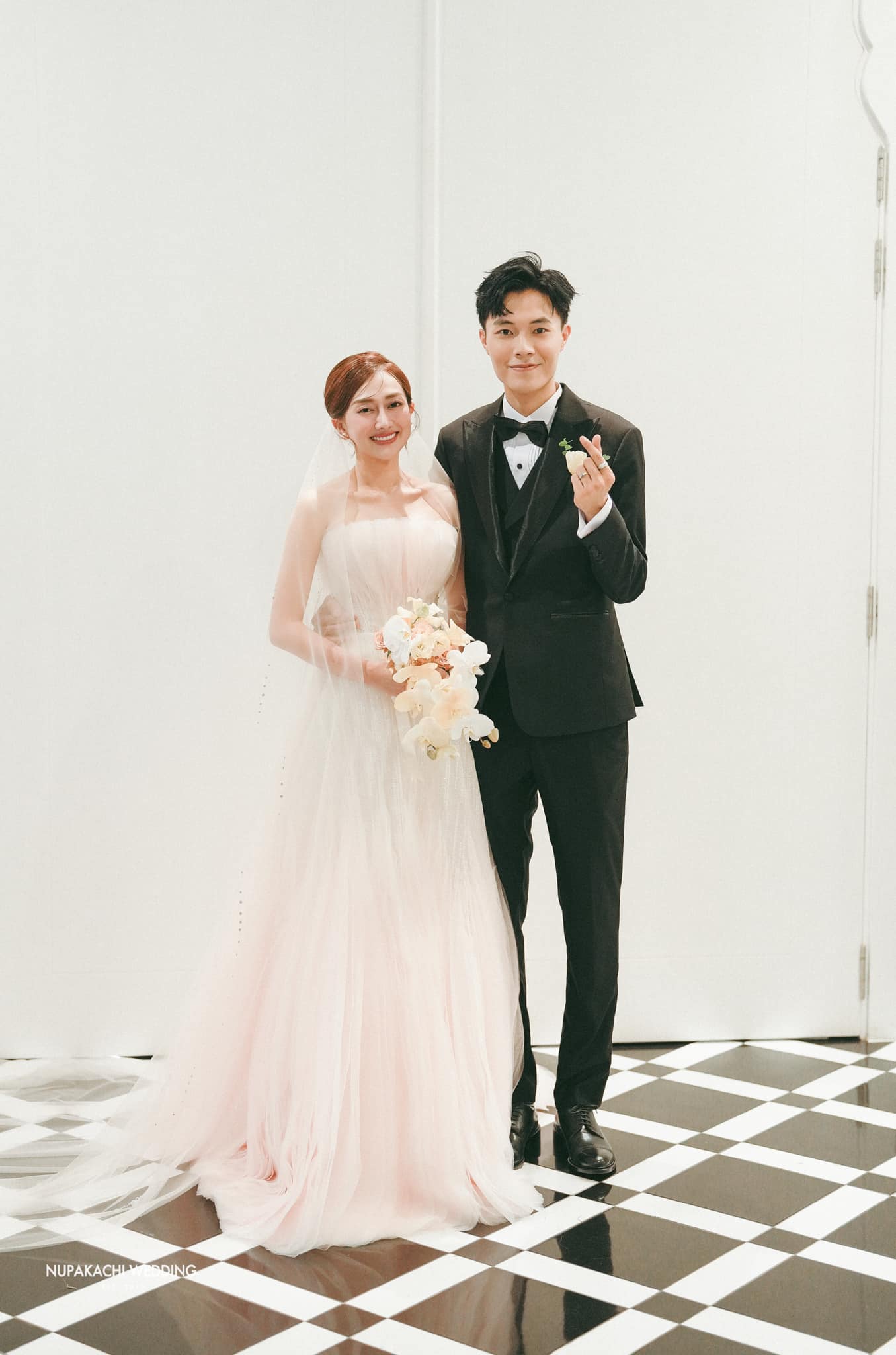 Cuộc hôn nhân gần 1 năm của cả hai đi vào cái kết đầy thị phi.