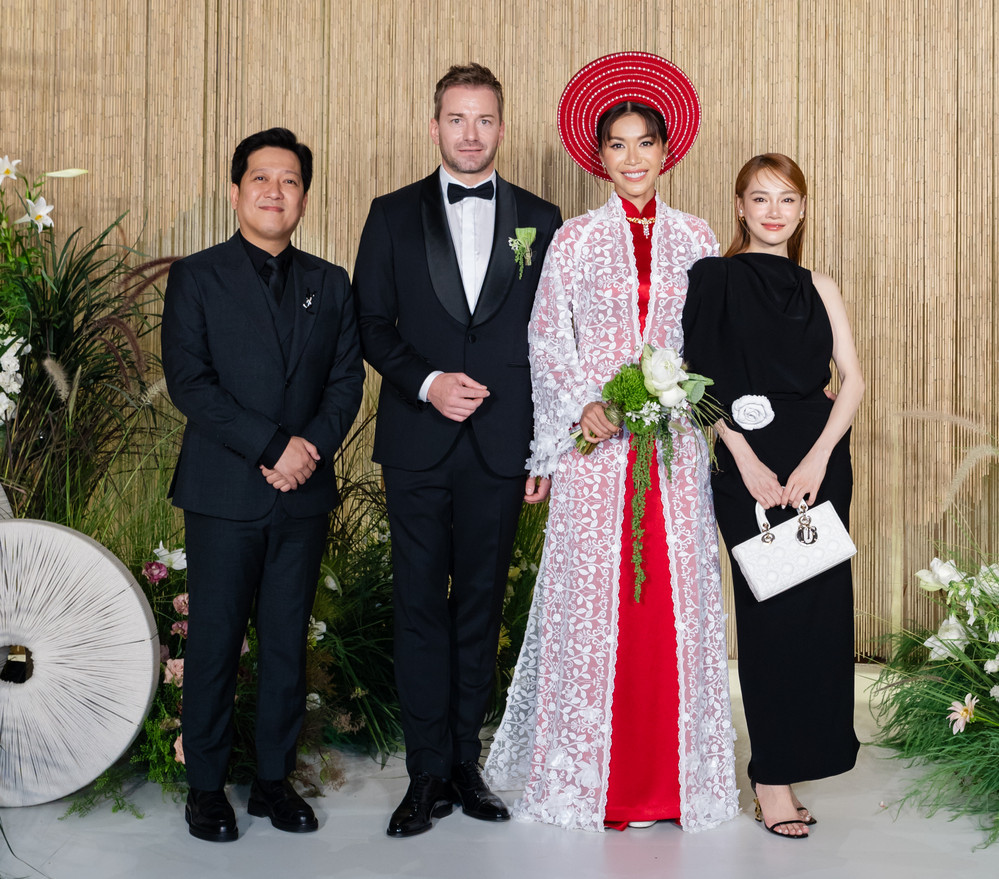 Hôn lễ của siêu mẫu Minh Tú và chồng Tây quy tụ nhiều nghệ sĩ Việt tham dự như Thanh Hằng, Đàm Vĩnh Hưng, Hà Anh, Hà Kiều Anh, Lý Nhã Kỳ, Trường Giang - Nhã Phương...