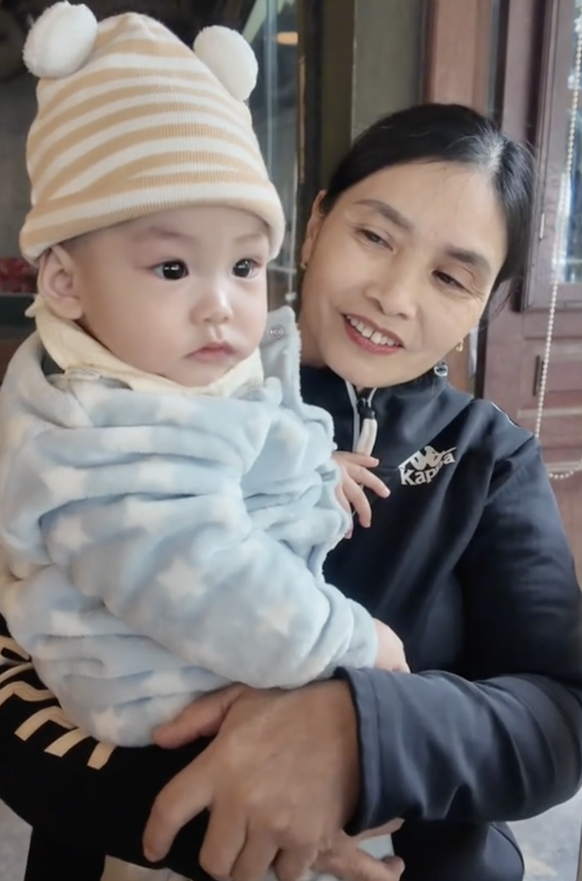 Hải My khoe video đưa hai mẹ cùng đi chơi