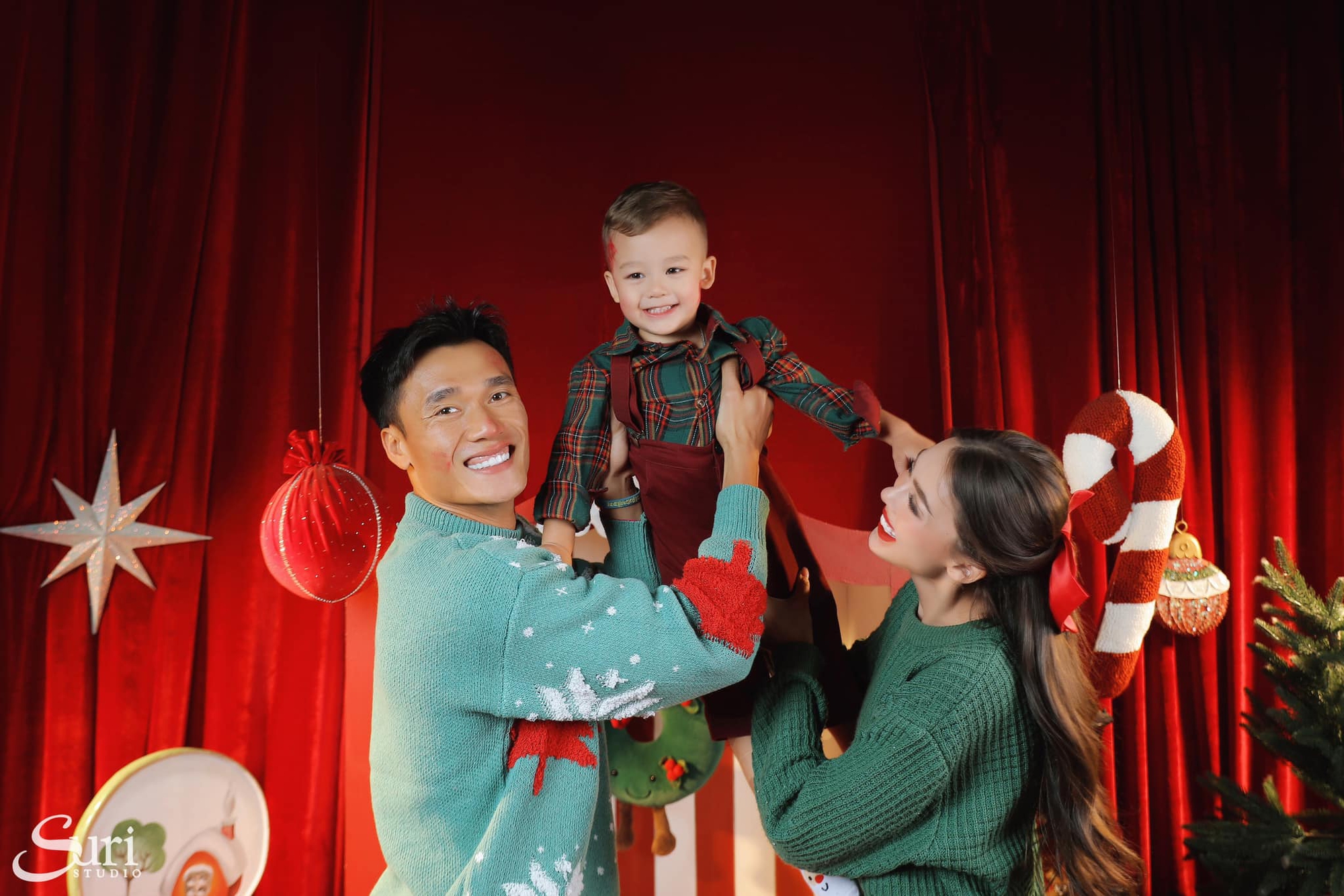Bộ ảnh giáng sinh của gia đình Tiến Dũng