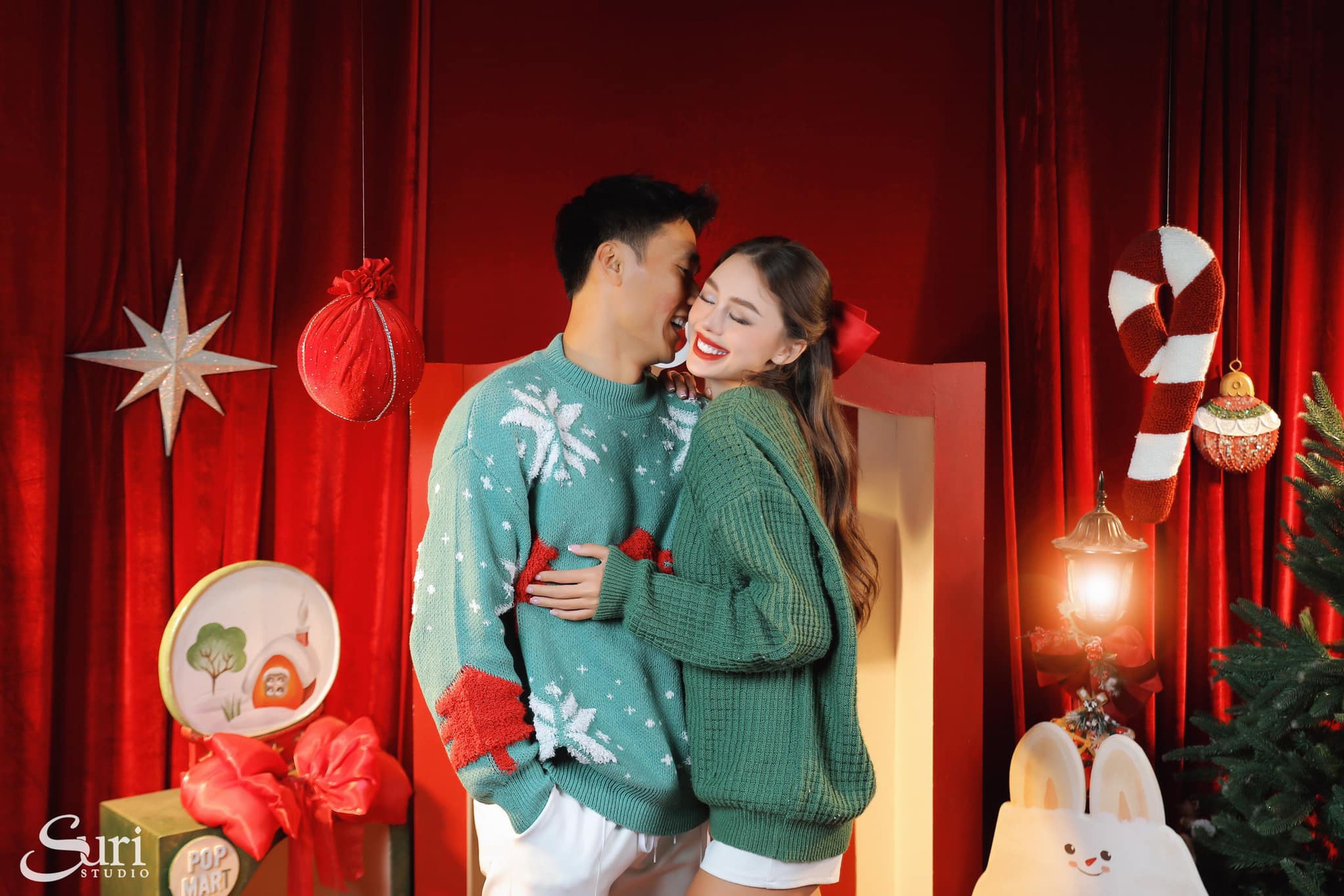 Cặp đôi không ngại thể hiện tình cảm