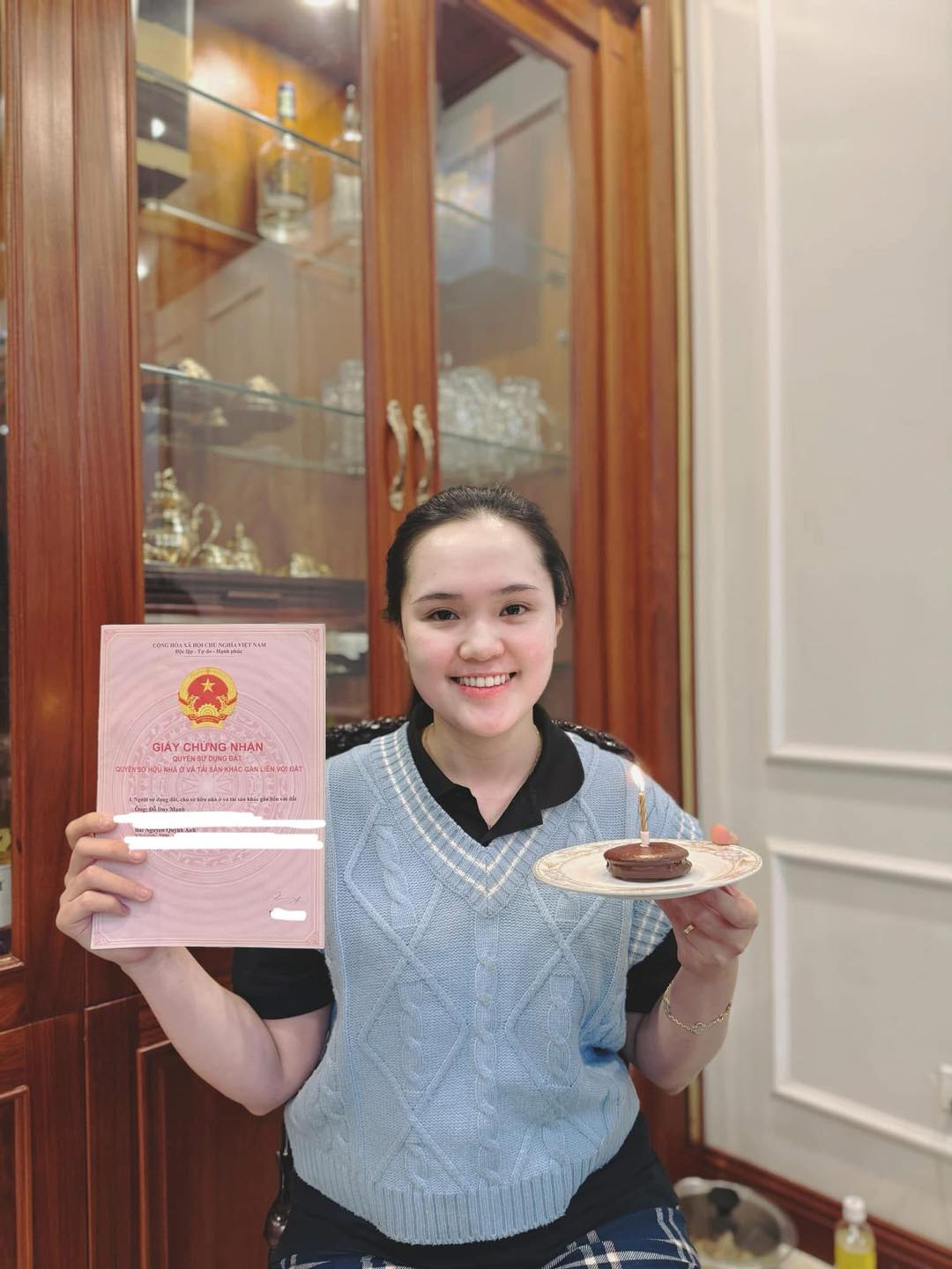 Bà xã Duy Mạnh khoe tậu nhà mặt phố cổ vào đúng sinh nhật tuổi 28