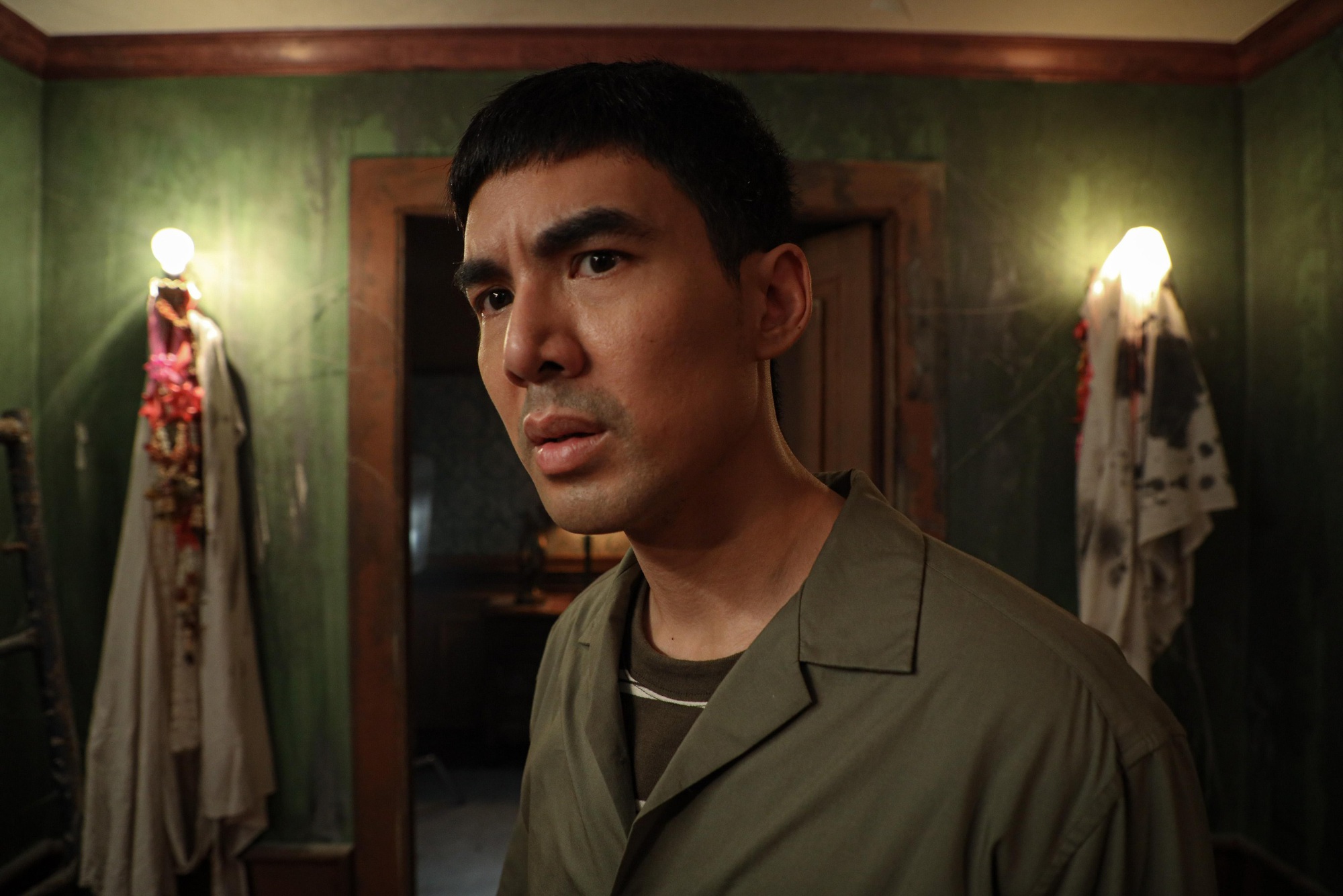 Ter Chantavit Dhanasevi đảm nhận vai nam chính Nakrob.