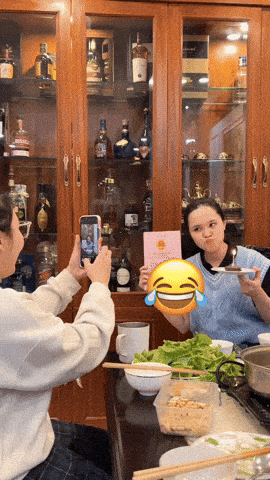 Biểu cảm chân thực của nàng WAG Huyền Mi khi chứng kiến màn 