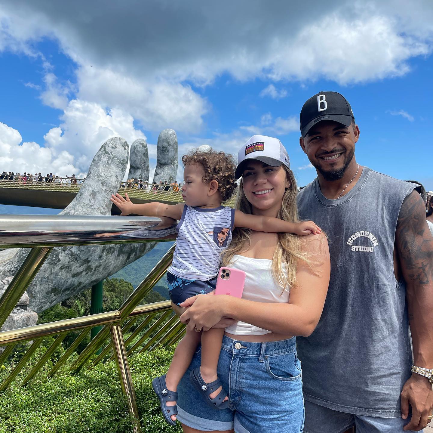 Xuân Son cùng vợ và con trai tại Đà Nẵng