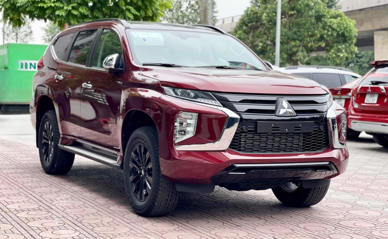 Đại lý vấn đang xả hàng tồn kho đối với Mitsubishi Pajero Sport VIN 2023.