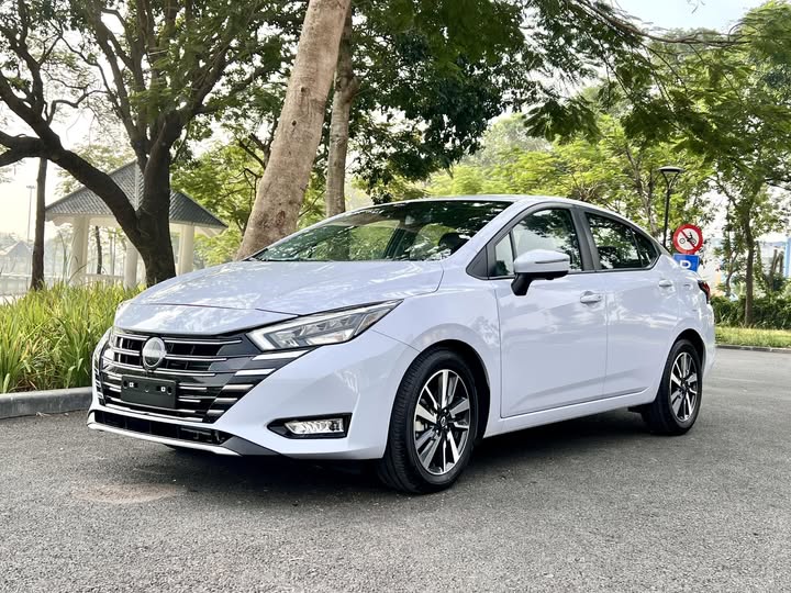 Nissan Almera facelift ra mắt thị trường Việt Nam với diện mạo mới.