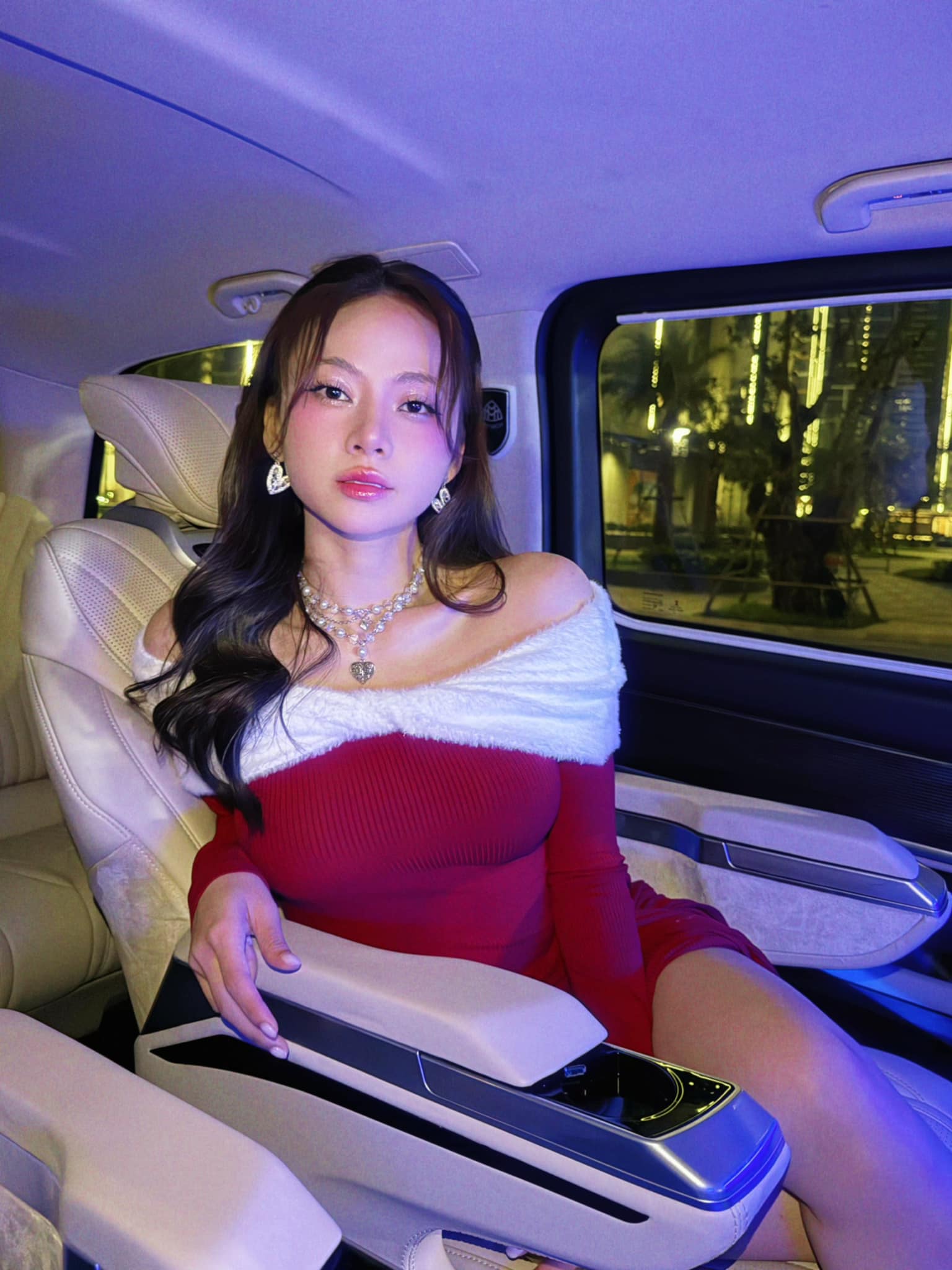 Ngô Lan Hương - chủ nhân bản hit Đi Giữa Trời Rực Rỡ