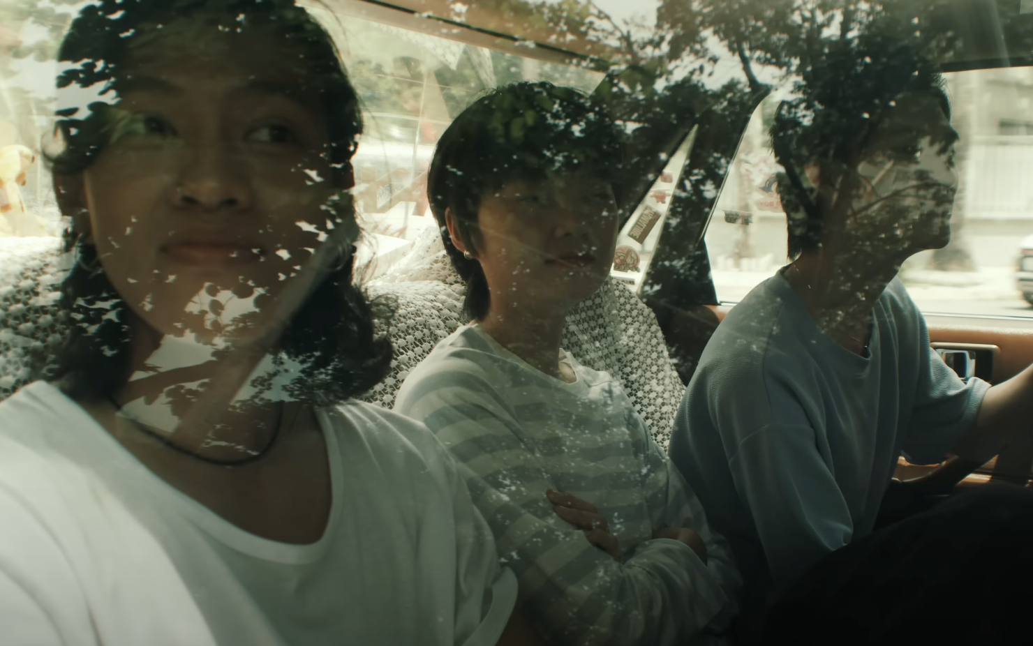 Những MV của Vũ không phô trương hình ảnh nhưng hiệu quả về mặt truyền tải câu chuyện. Đây là một số hình ảnh trong MV Bình Yên