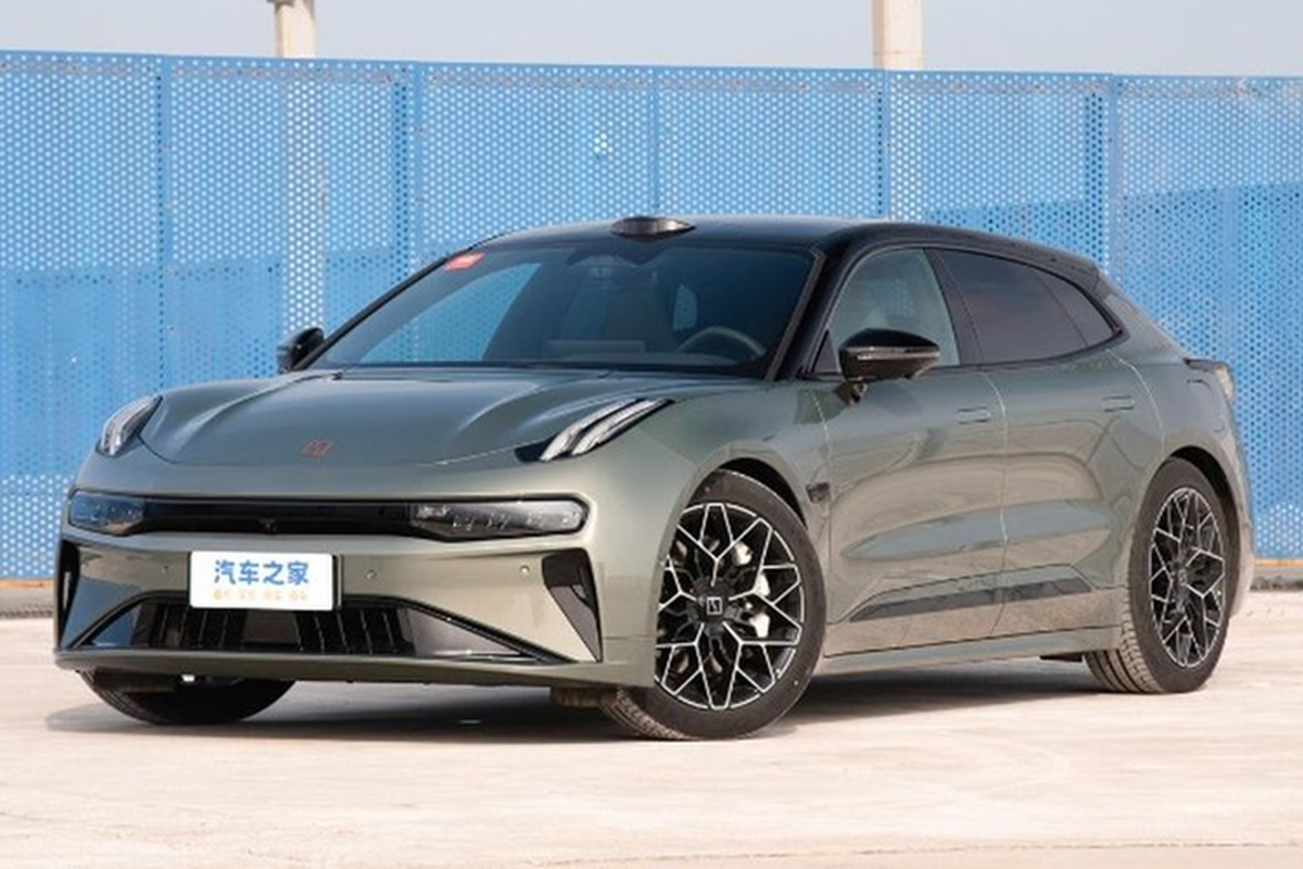 Con số này giúp mẫu SUV này trở thành nhà vô địch ở phân khúc ôtô điện tầm giá trên 250.000 nhân dân tệ (khoảng 870 triệu đồng). Zeekr 001 chạy điện là mẫu đầu tiên của Zeekr, ra mắt vào tháng 4/2021.