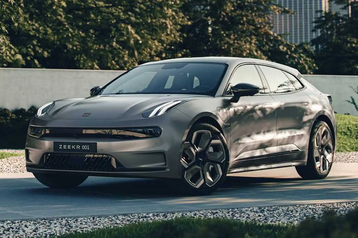 Thứ hai là pin NMC có công suất 100 kWh cho phạm vi hoạt động từ 705 – 750 km (tùy thuộc vào loại truyền động). Đối với tùy chọn này, tầm vận hành của 001 tăng tới 350 km sau 10 phút sạc. Video: Xe điện Trung Quốc Zeekr có gì hay?