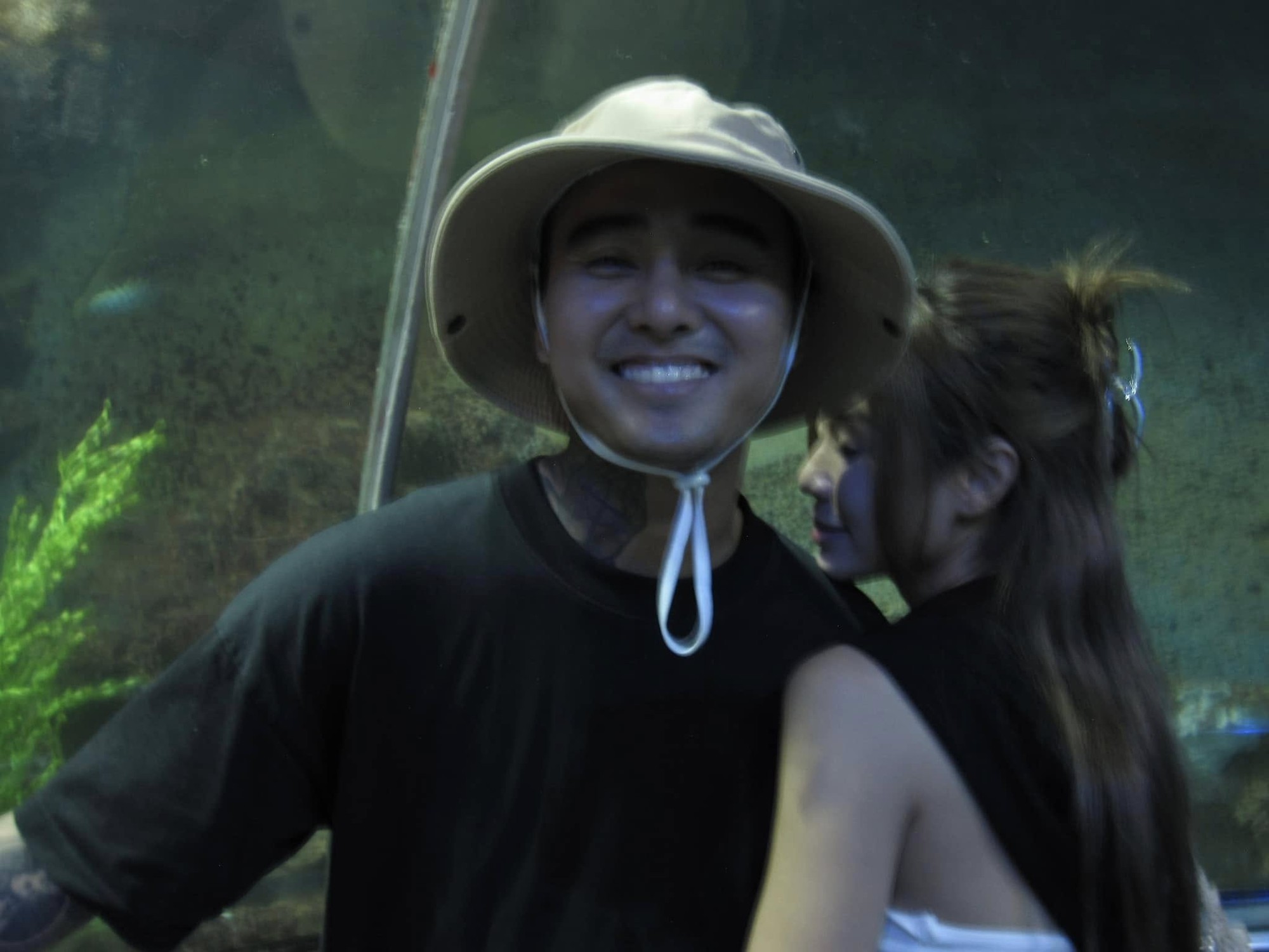 Trong những khoảnh khắc đời thường anh chàng cũng được nhận xét là có gu thời trang. Ảnh: FBNV.