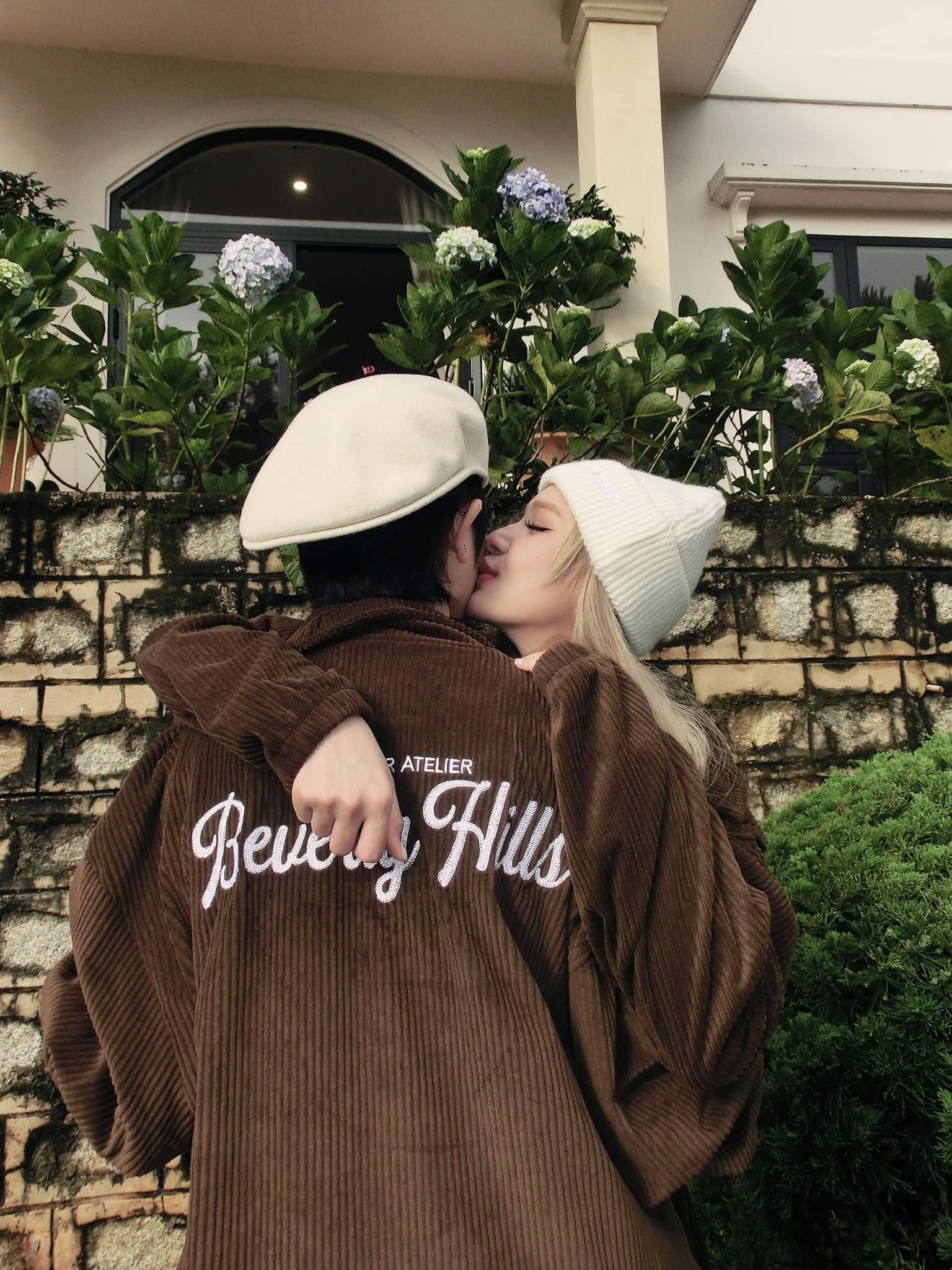 Gil Lê và Xoài Non ngày càng thoải mái thể hiện tình cảm trước công chúng