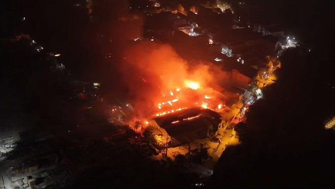 Hình ảnh khu vực vụ cháy lan rộng nhìn từ trên cao (Ảnh: Anhh Châuu)