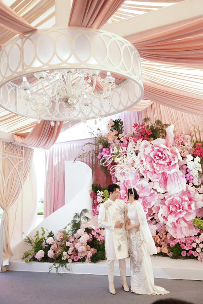 Không gian trang trí cực hoành tráng, lộng lẫy (Ảnh: Mr.Lee)