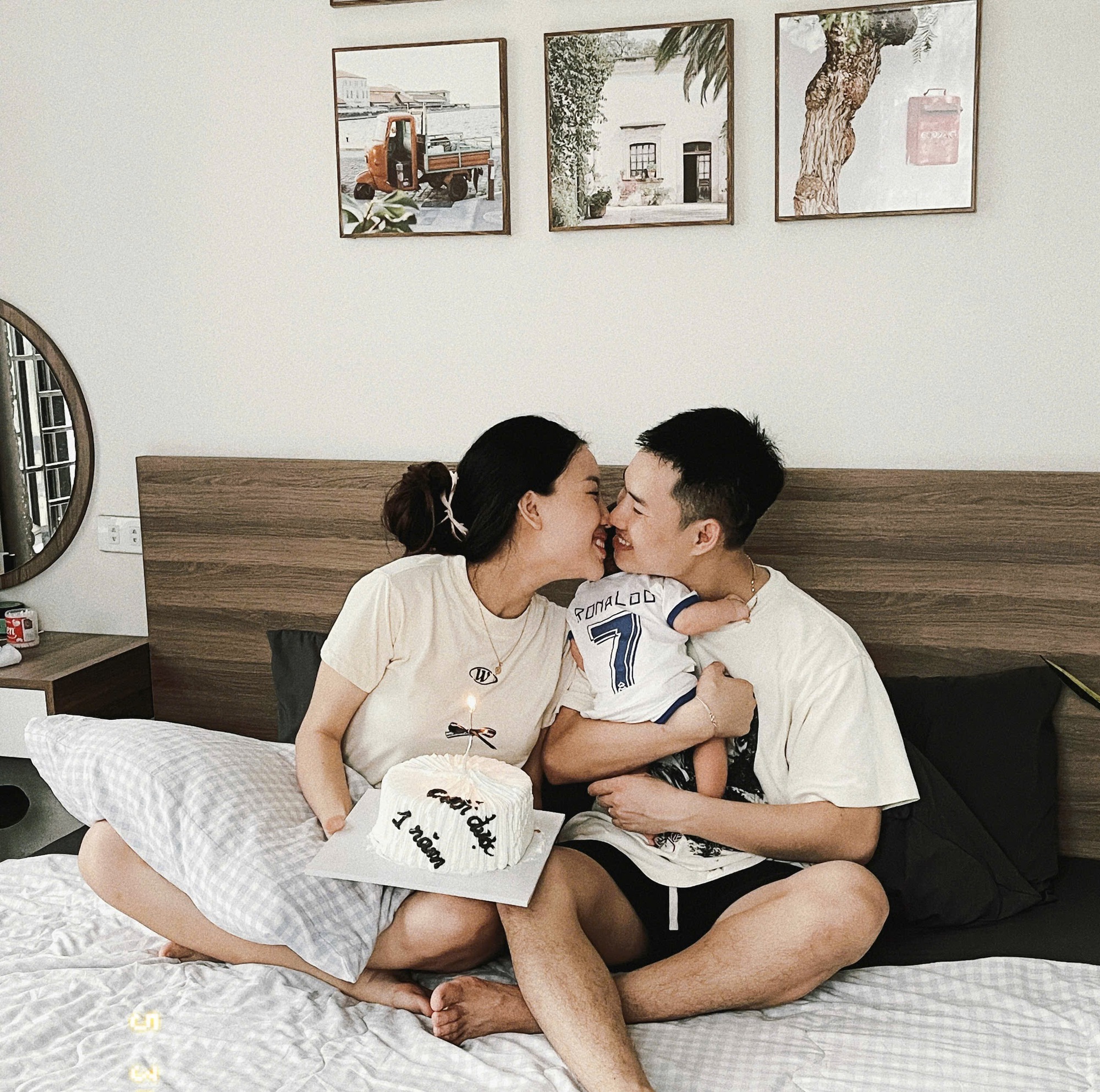 Cặp đôi đã kết hôn được 1,5 năm và có 1 em bé dễ thương