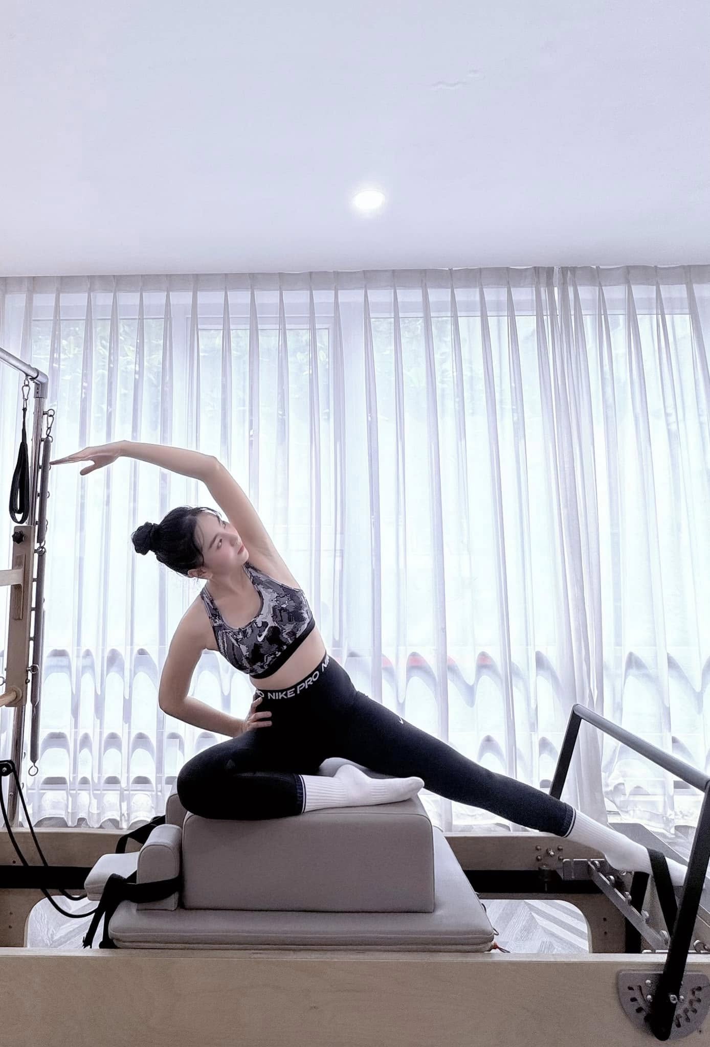 Trước đó, MC Mai Ngọc thường xuyên khoe vóc dáng thon gọn, mặc trang phục ôm sát