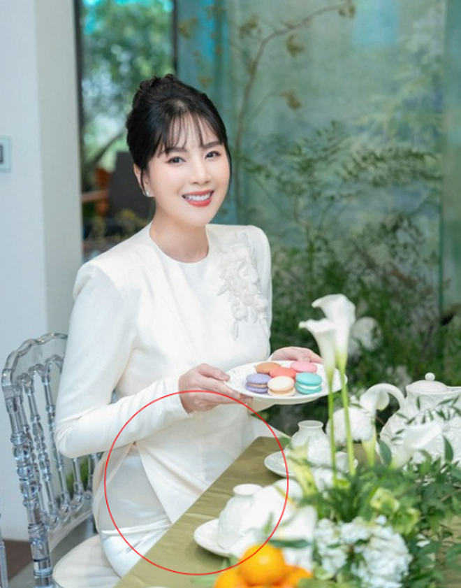 Trong loạt ảnh ở lễ ăn hỏi, nữ MC nổi tiếng cũng được cho là ngoại hình có da có thịt hơn trước