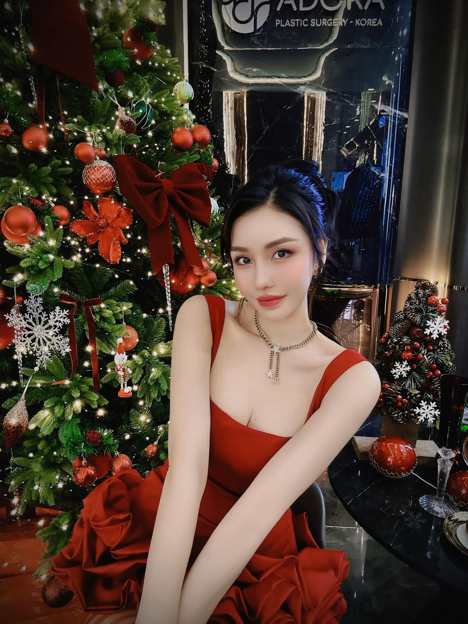 Dù đã trải qua sinh nở nhưng cô vẫn rất trẻ trung, xinh đẹp và sở hữu vóc dáng nuột nà