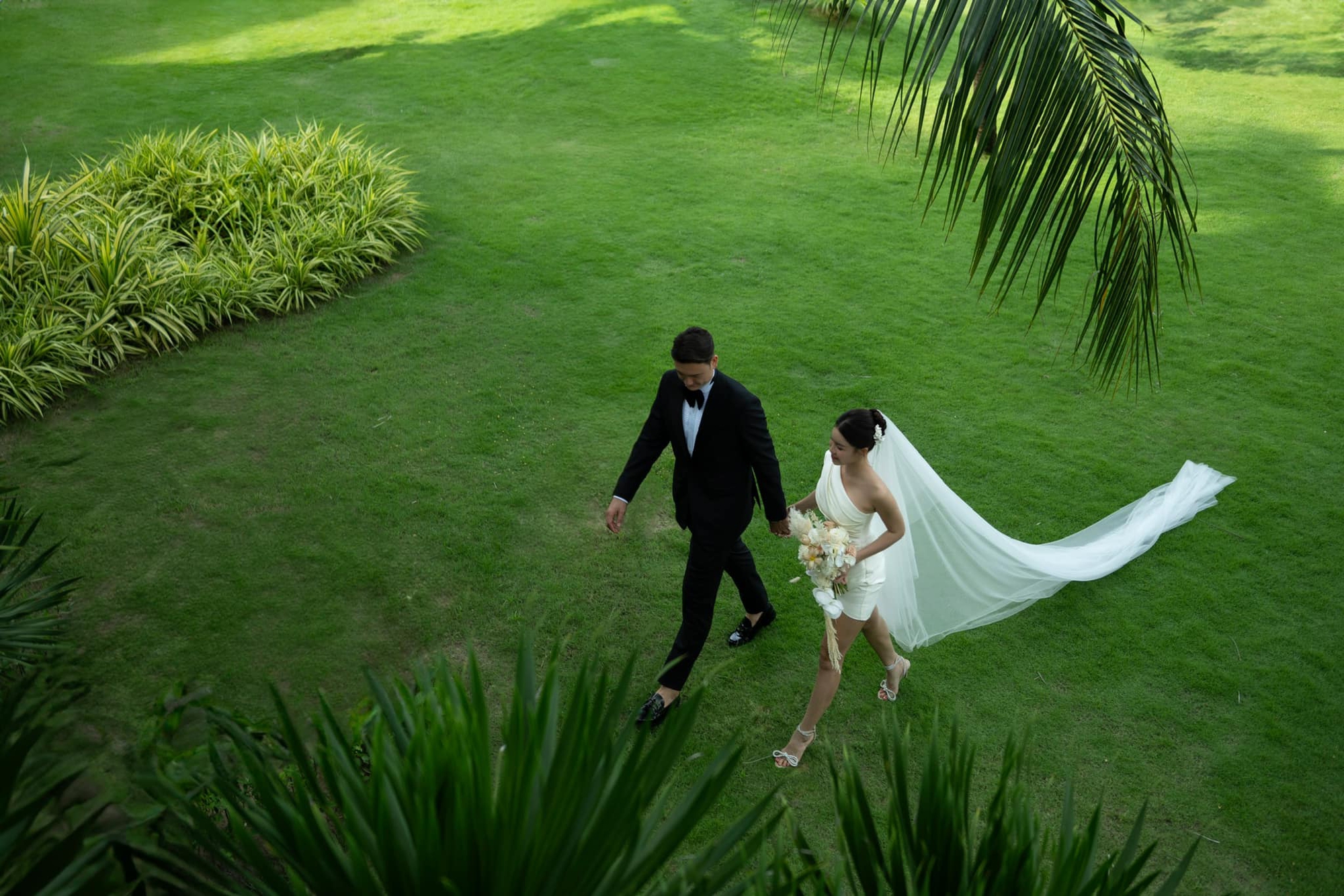 Dấu ấn quan trọng tiếp theo là việc Văn Lâm và bạn gái 6 năm Bùi Thị Yến Xuân chính thức nên duyên vợ chồng, về chung một nhà. Đám cưới được tổ chức riêng tư, ấm áp và tràn đầy hạnh phúc