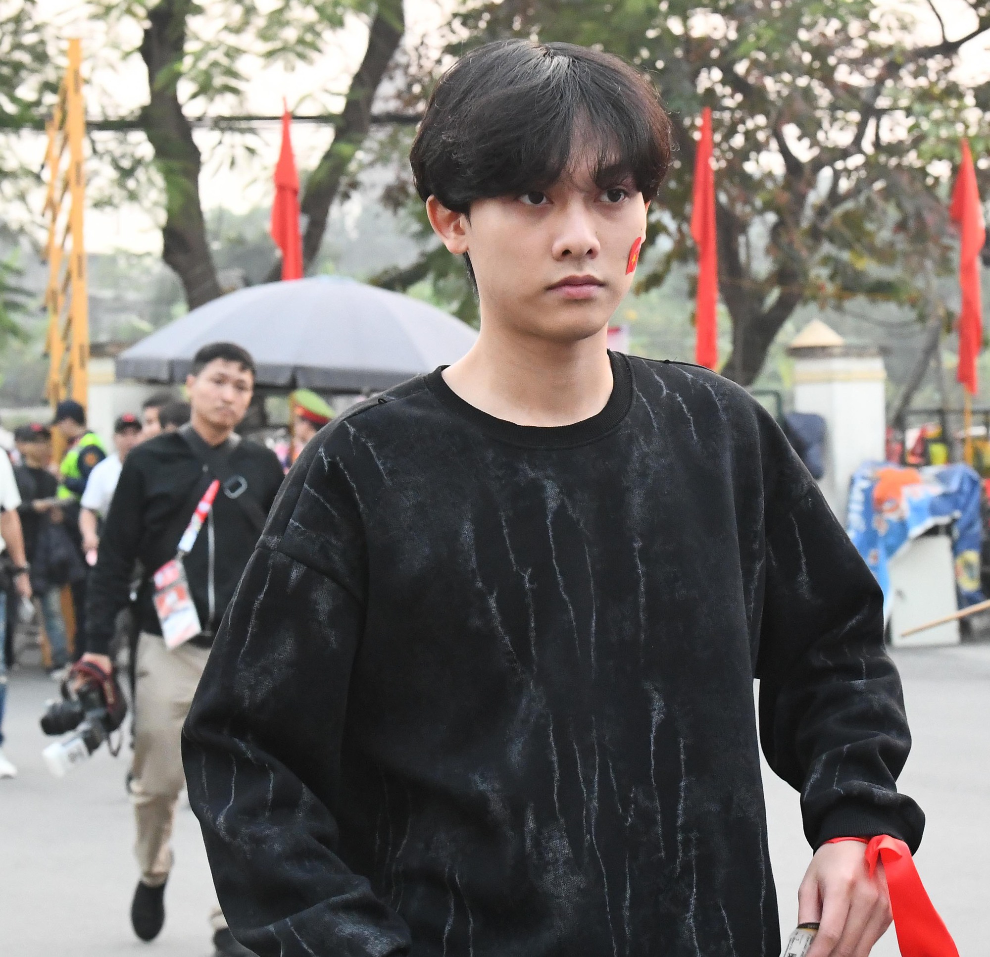 Không chỉ có gái xinh mà nhiều trai đẹp cũng đổ bộ sân Việt Trì ngay lúc này