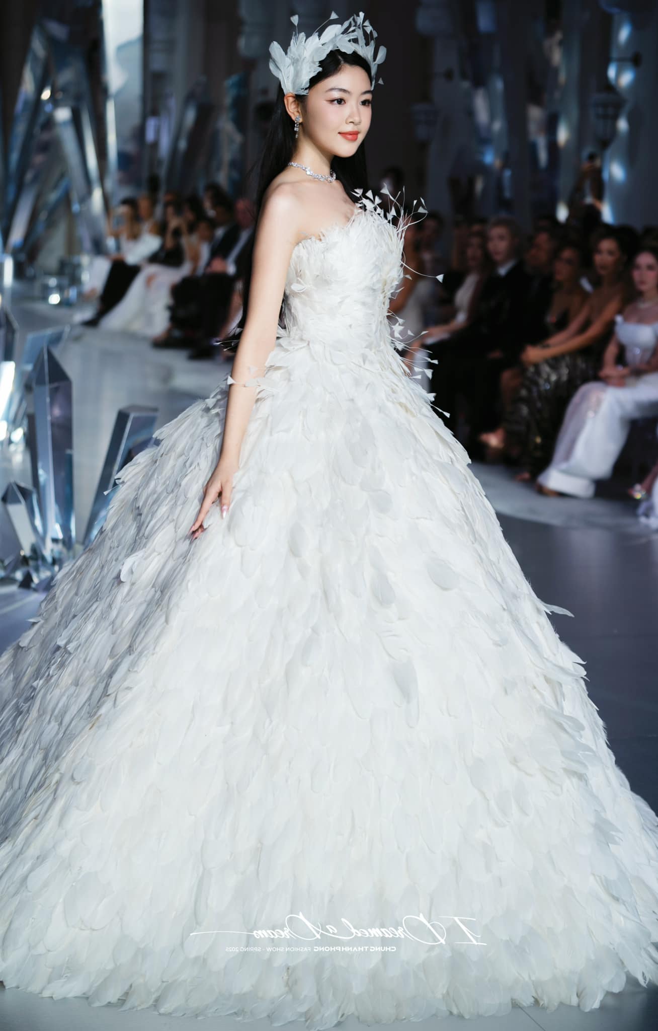 Dù không hoạt động trong showbiz nhưng Lọ Lem có sức hút không thua các mỹ nhân Vbiz