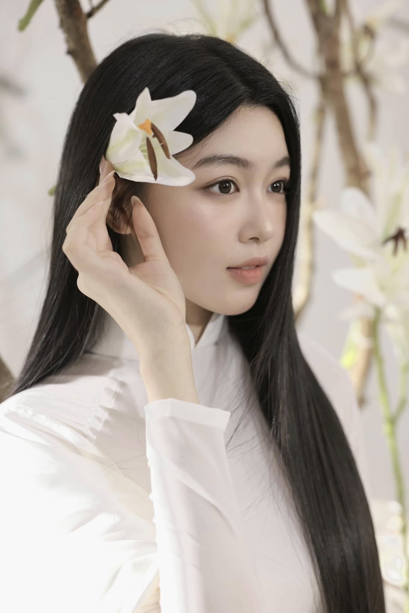 Con gái lớn nhà Quyền Linh nhận cơn mưa lời khen