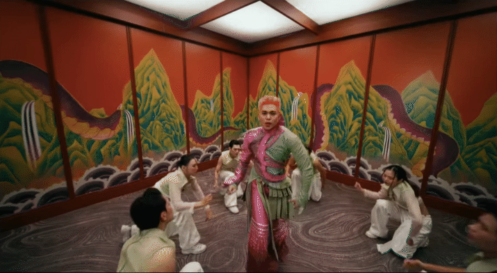 Vũ đạo uyển chuyển của Anh Tài U40