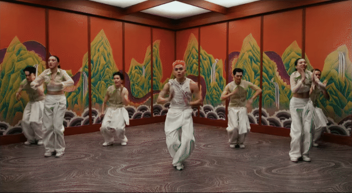 Jun Phạm đầu tư video dance performance