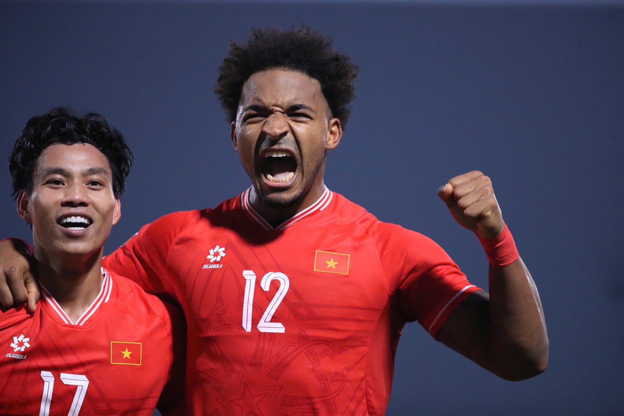 Hiện tại, khắp mạng xã hội đang ăn mừng Việt Nam vô địch, cầu thủ Xuân Son chính là tâm điểm