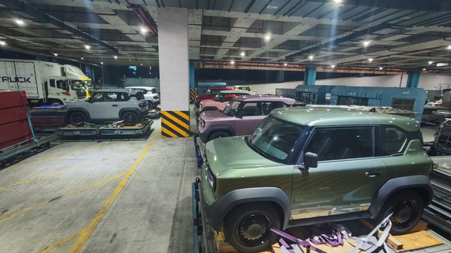 Lô VinFast VF 3 được vận chuyển qua Indonesia phục vụ triển lãm.