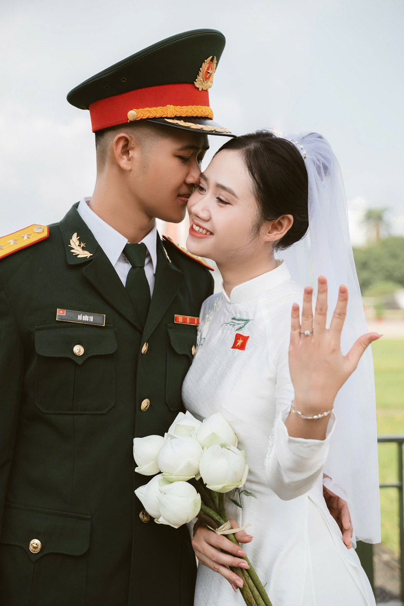 Cặp đôi về chung nhà sau một thời gian yêu xa