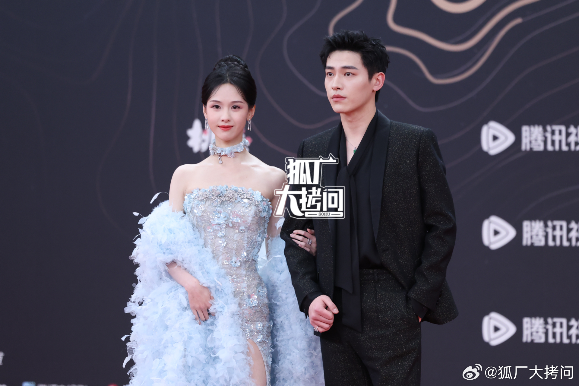 Tân Văn Lai còn đi thảm đỏ lần hai với nữ diễn viên Trần Đô Linh, cả hai hợp tác trong phim Quý Nữ