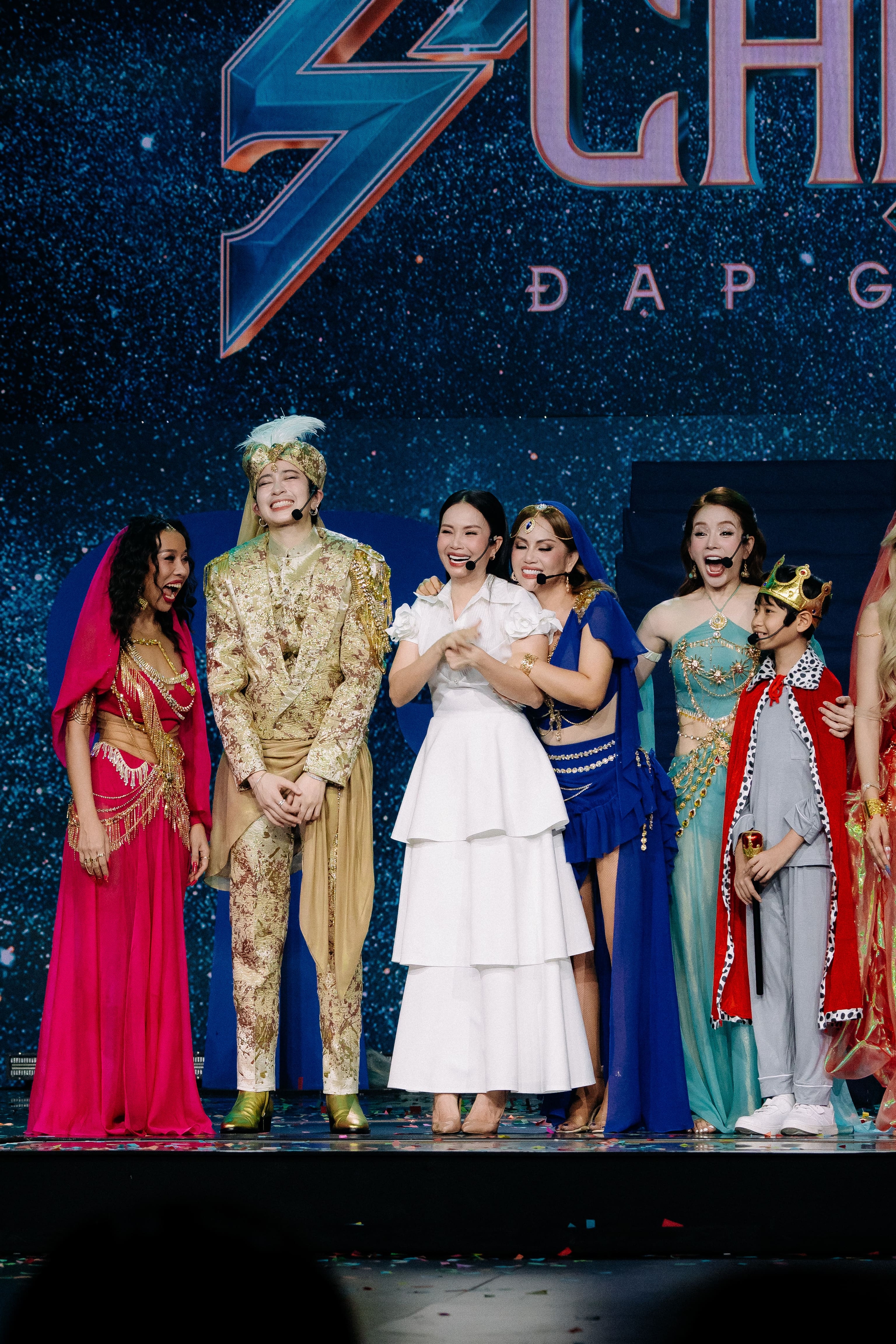 Việc Cẩm Ly và Minh Tuyết đứng chung sân khấu khiến khán giả phấn khích.