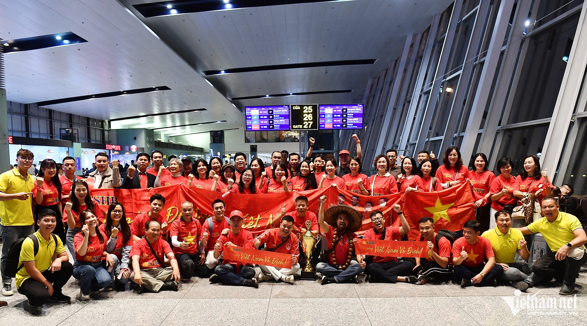 Vào 20h ngày 5/1, đội tuyển Việt Nam sẽ làm khách trên sân Rajamangala trong trận chung kết lượt về ASEAN Cup 2024. Thầy trò HLV Kim Sang Sik chỉ cần hòa là vô địch nhưng sắc đỏ quyết tâm làm được nhiều hơn thế!