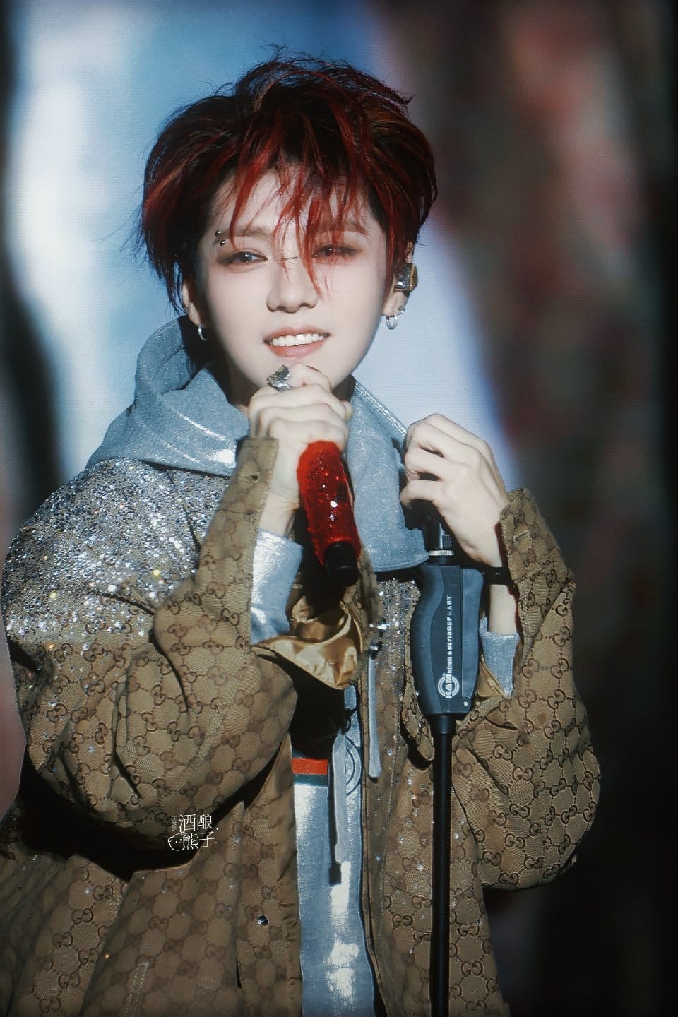 Studio cho biết tài khoản MXH của anh bị cấm theo dõi vì Lộc Hàm đã có hành vi không phù hợp trên sóng livstream