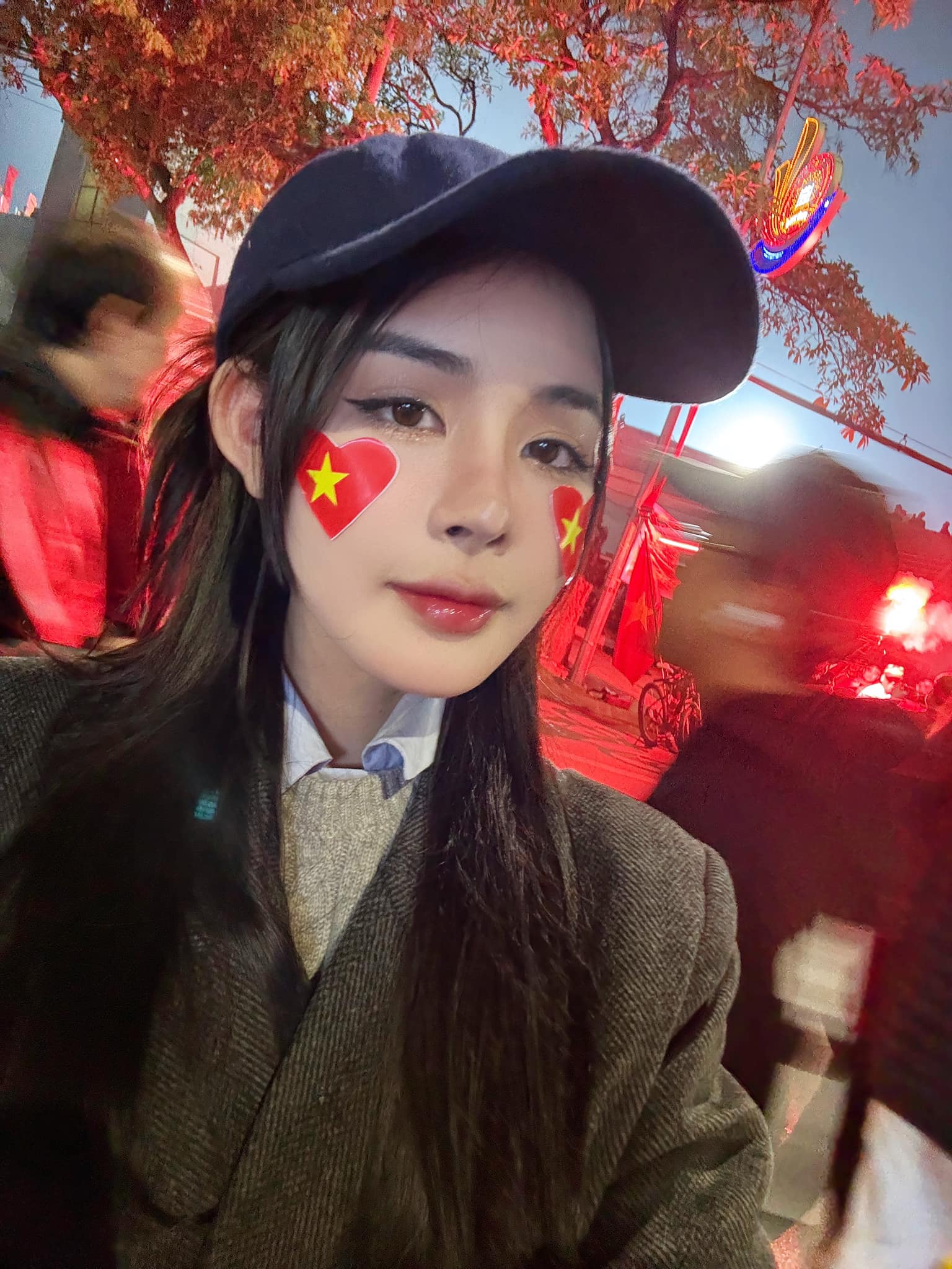 Nhan sắc của bạn gái Vũ Văn Thanh