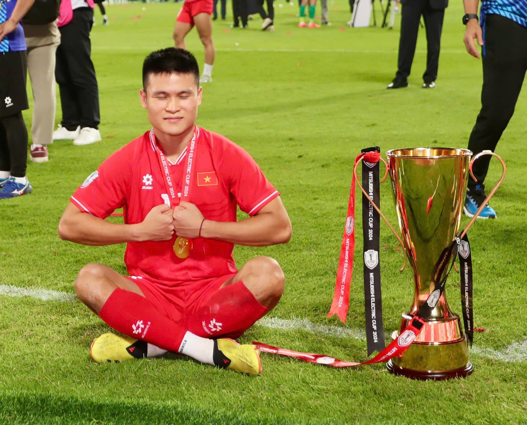 Tiền đạo Phạm Tuấn Hải ăn mừng kiểu quen thuộc kiểu nhân vật hoạt hình