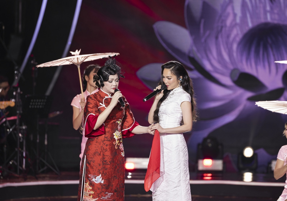 Như Quỳnh và Hiền Thục diện sườn xám, kết hợp trong ca khúc 