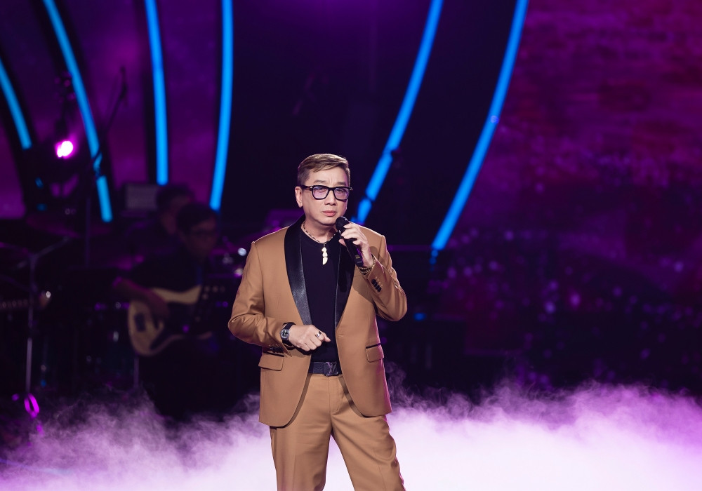 Trường Vũ xem Như Quỳnh như một người em và luôn sẵn sàng có mặt khi cô cần. Ngoài 60 tuổi, nam danh ca vẫn giữ phong độ giọng hát khỏe, lối luyến láy tình cảm.