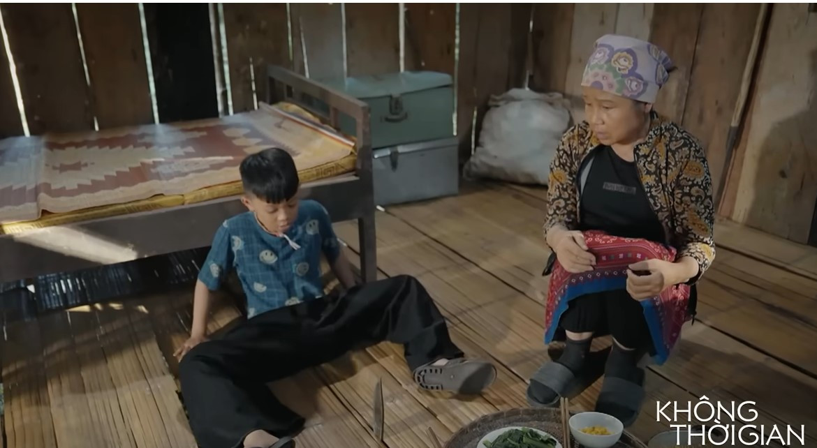 Kẻ xấu tiếp tục đe dọa không cho bà cháu Nỏ Hành chuyển xuống bản mới.