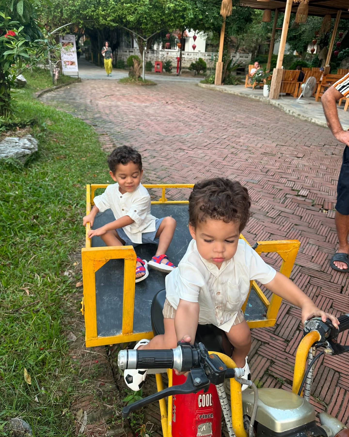 Khoảnh khắc ngọt ngào của gia đình nhỏ