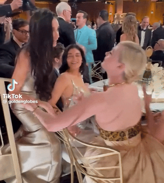 Hình ảnh cho thấy Demi rõ ràng có đáp lại lời chúc mừng từ bạn gái Timothée Chalamet