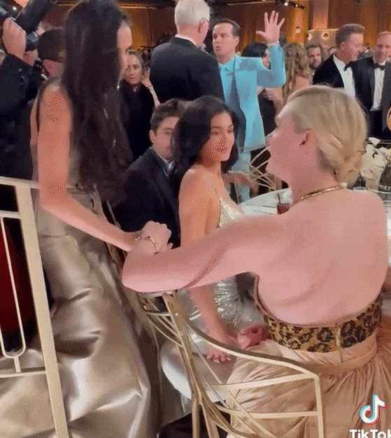 Sau khi giao lưu cùng Elle Fanning, Demi trực tiếp bỏ qua Kylie để tới trò chuyện sôi nổi cùng tài tử Call Me By Your Name