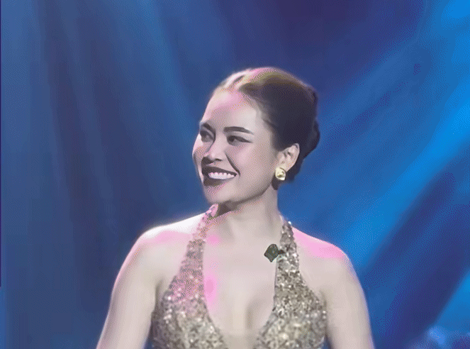 Giang Hồng Ngọc nín cười khi Dược sĩ Tiến 