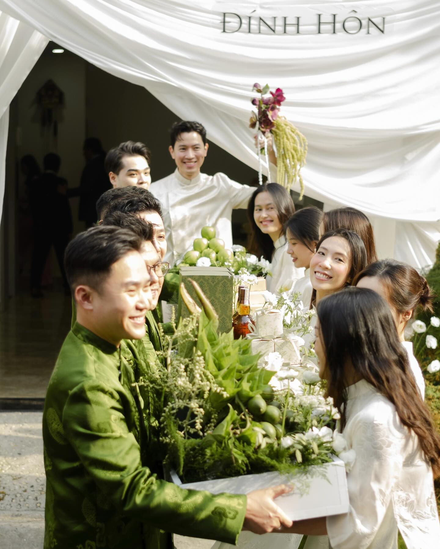 Chú rể và dàn bê tráp