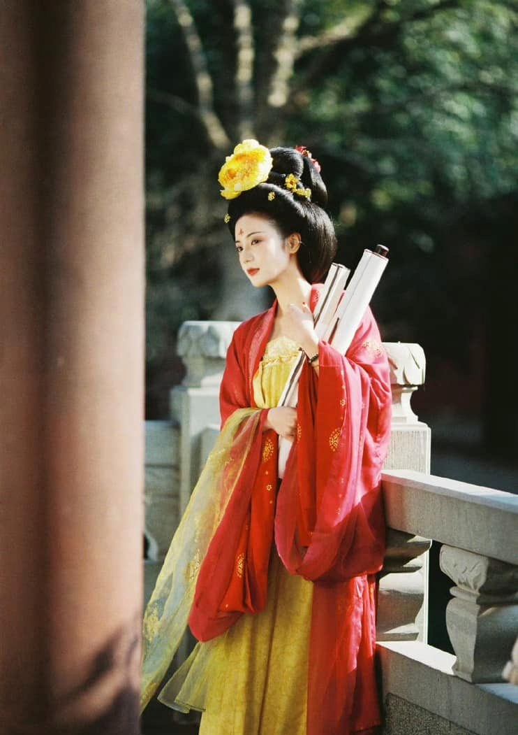 Dù chỉ đảm nhận vai nữ phụ trong Quốc Sắc Phương Hoa, thế nhưng vẻ đẹp đúng chuẩn mỹ nhân thời Đường của Trương Nhã Khâm đang gây sốt MXH.